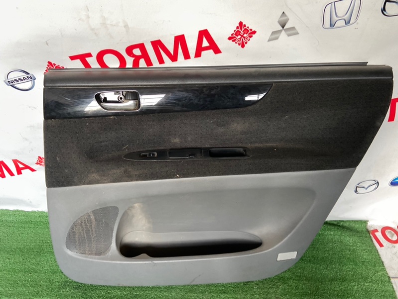 Обшивка дверей Toyota Ipsum ACM21 задняя правая