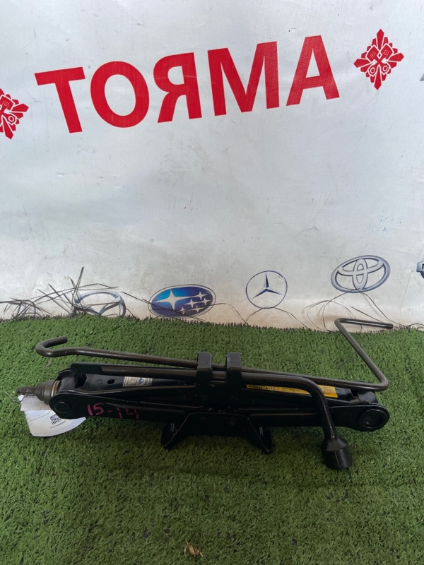Домкрат Toyota Camry ACV40 Домкрат Toyota Camry ACV40