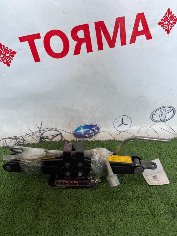 Домкрат Toyota Previa TCR10 Домкрат Toyota Previa TCR10