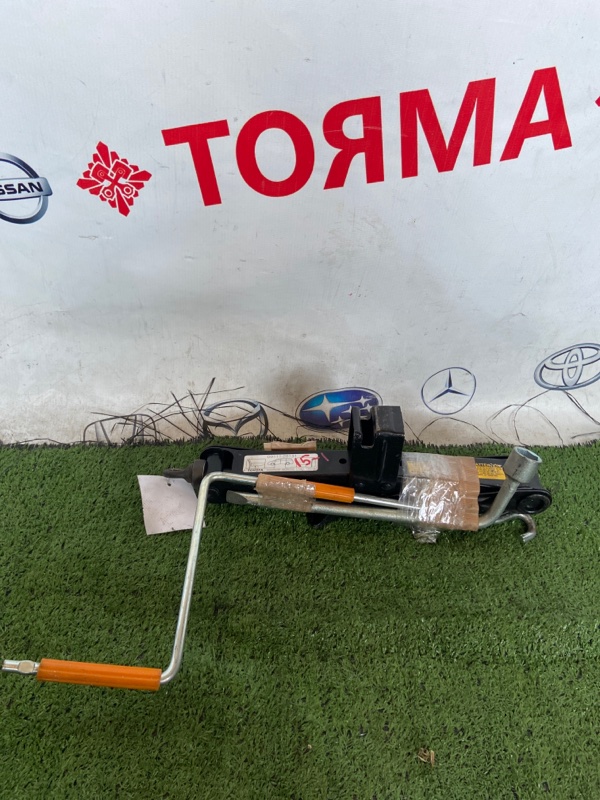 Домкрат Toyota Estima GSR50W Домкрат Toyota Estima GSR50W