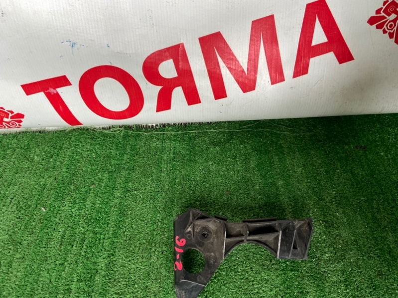 Крепление бампера Toyota Allex NZE121 переднее левое