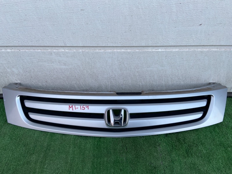 Решетка радиатора стрим. Honda stream rn1 решетка радиатора.