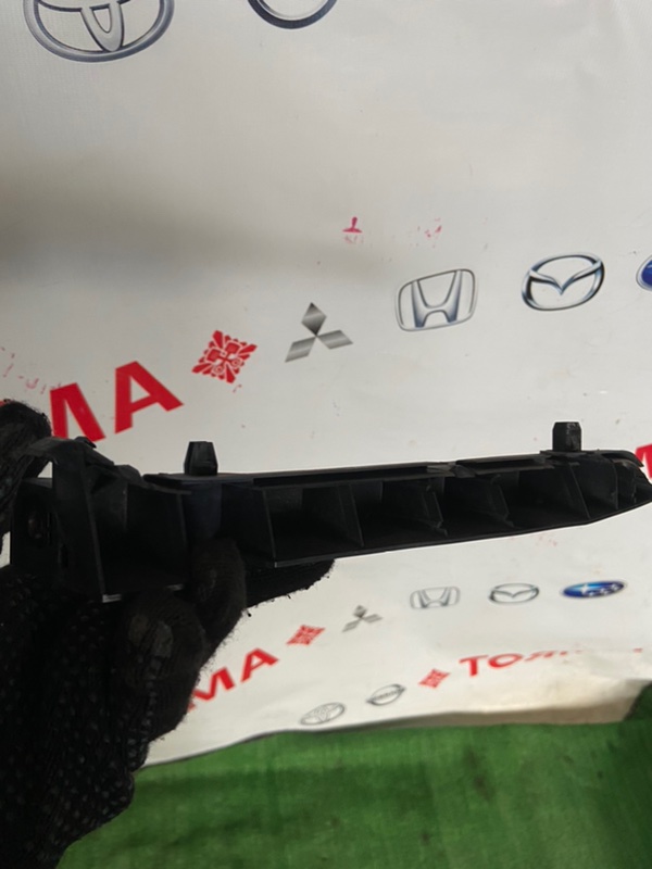 Крепление бампера Mazda Demio DY3W переднее левое