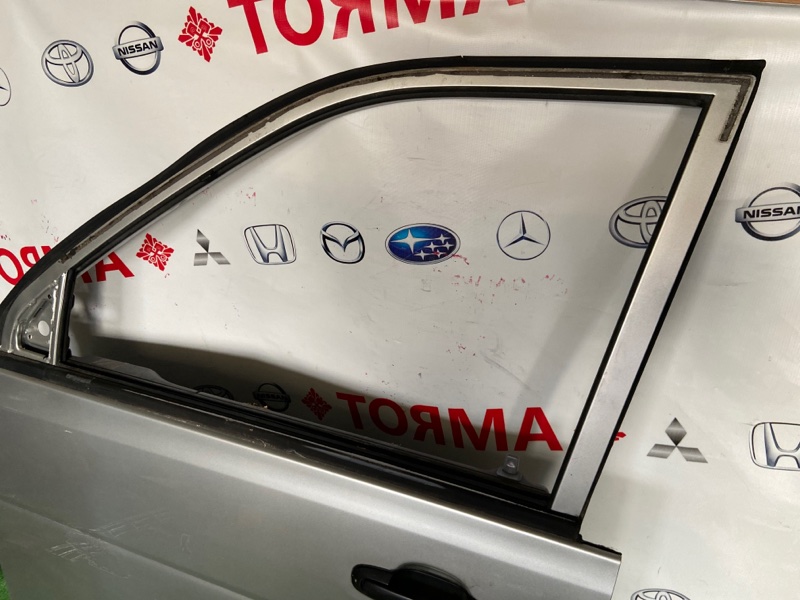 Стекло двери Toyota Noah CR40G переднее левое