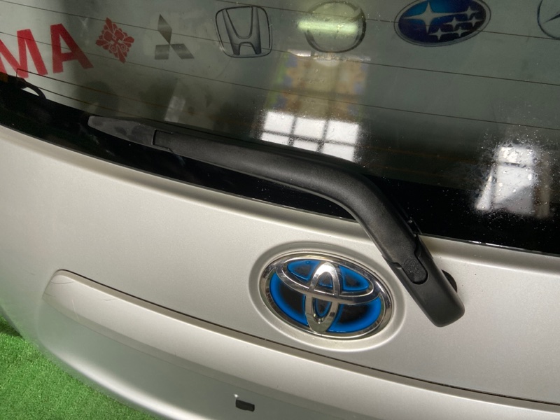 Дворник задней двери Toyota Aqua NHP10