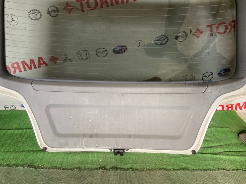 Обшивка двери багажника Mitsubishi Airtrek CU2W
