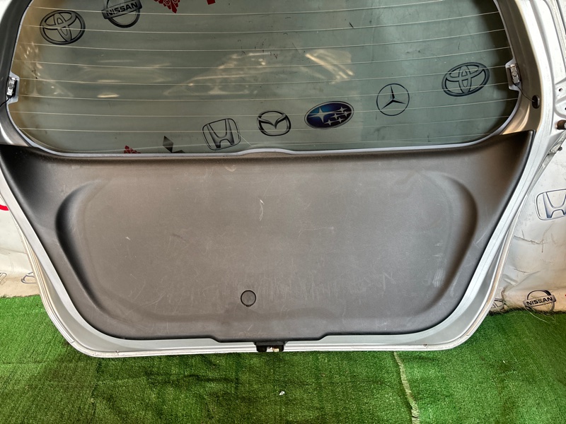 Обшивка двери багажника Honda Fit GD1