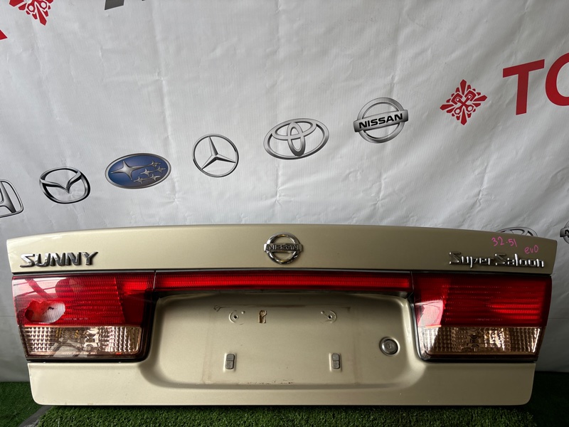 Крышка багажника Nissan Sunny B15