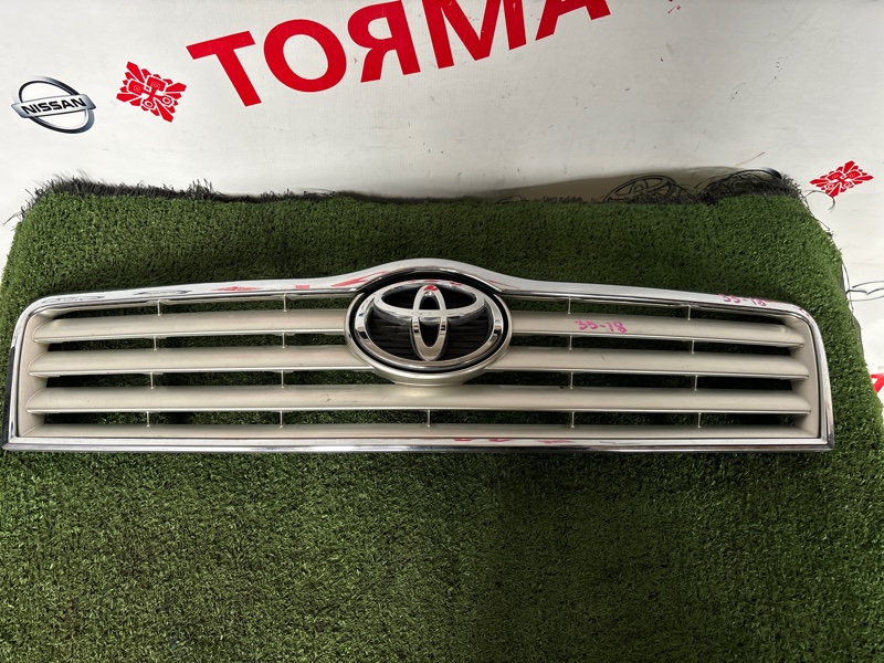 Решетка радиатора Toyota Avensis ADT250