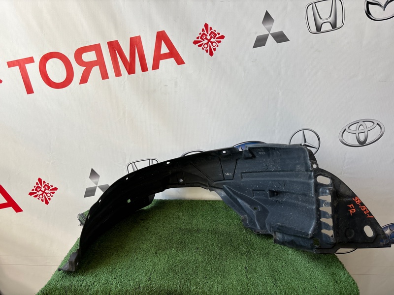 Подкрылок Honda Fit GD1 передний правый