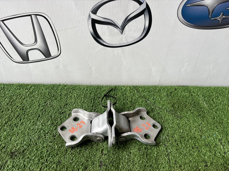 Петля крышки багажника Toyota Funcargo NCP20