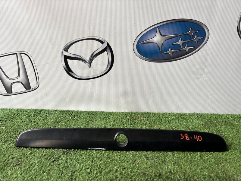 Молдинг крышки багажника Toyota Corolla AE110