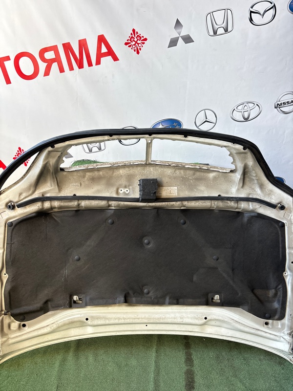 Обшивка капота Toyota Harrier ACU15