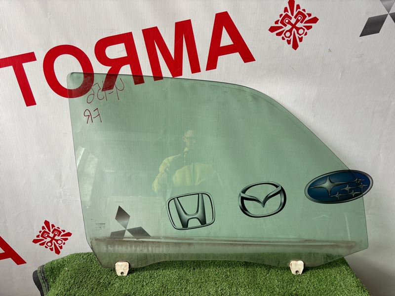 Стекло двери Honda Step Wagon RF1 переднее правое