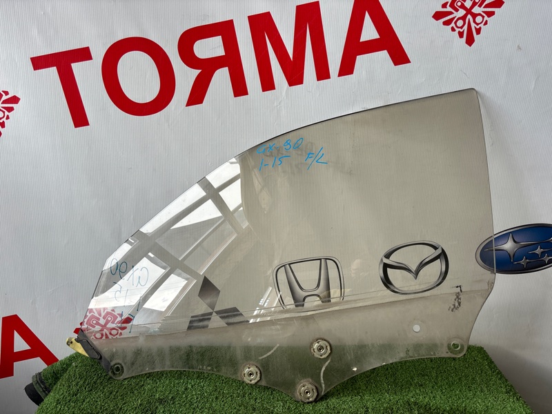 Стекло двери Toyota Mark Ii GX90 переднее левое