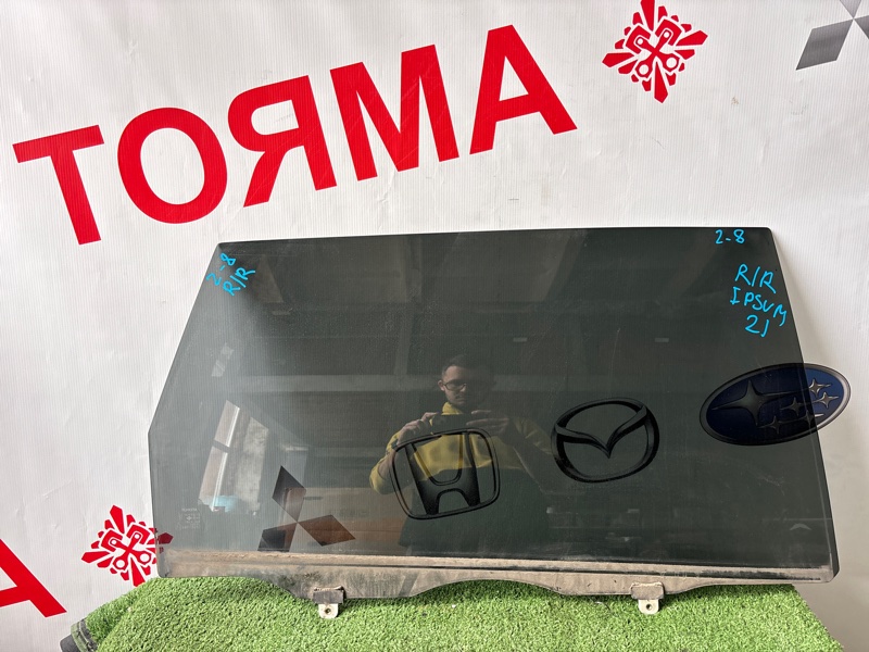 Стекло двери Toyota Ipsum ACM21 заднее правое