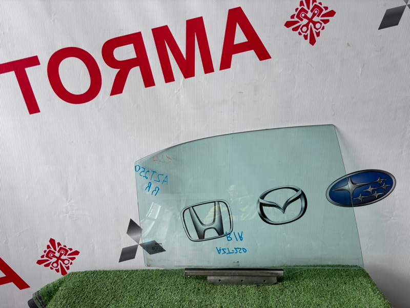 Стекло двери Toyota Avensis AZT250 заднее правое