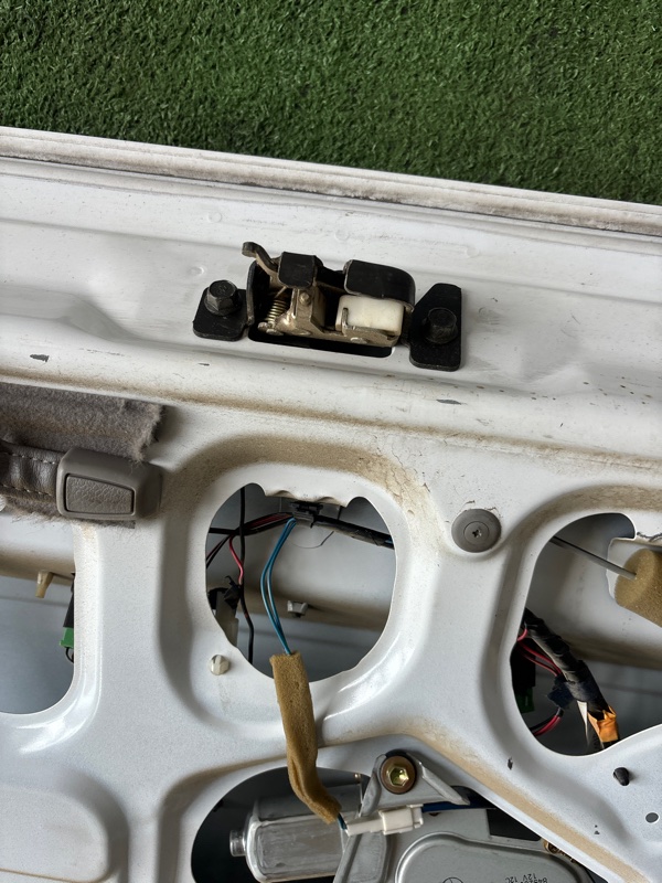 Замок 5-й двери MAZDA DEMIO DW3W (б/у)