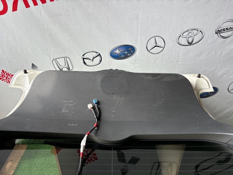 Обшивка двери багажника Toyota AURIS ADE150 (б/у)