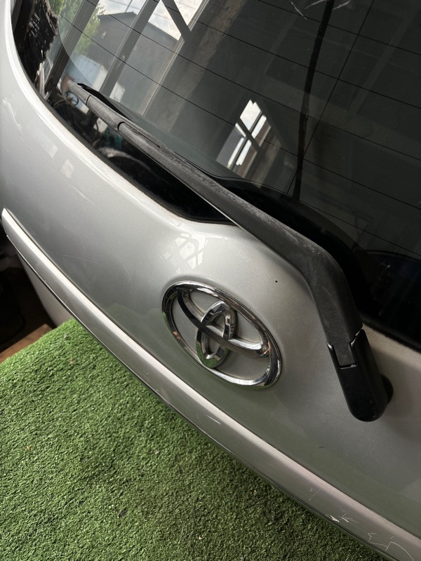 Дворник задней двери Toyota AURIS ADE150 (б/у)