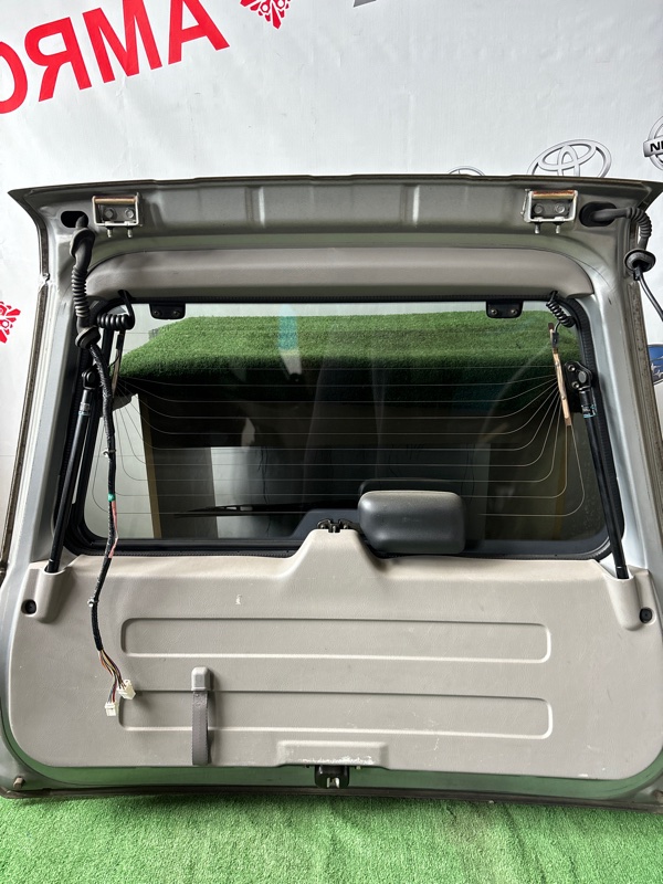 Обшивка двери багажника NISSAN CUBE Z10 (б/у)