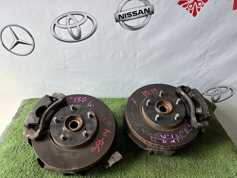 Ступица TOYOTA CAMRY ACV30 передняя (б/у)