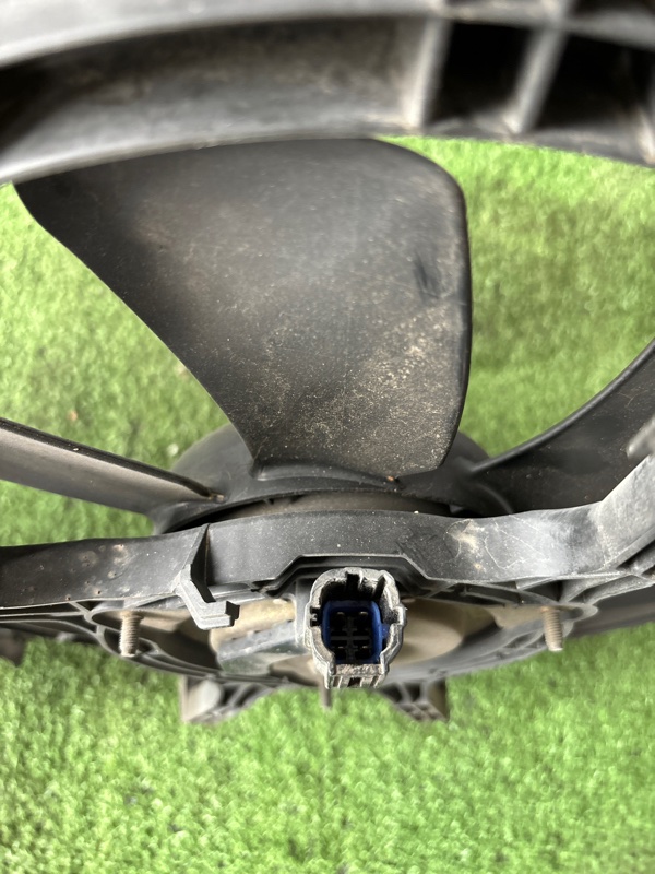 Диффузор радиатора CEFIRO A33