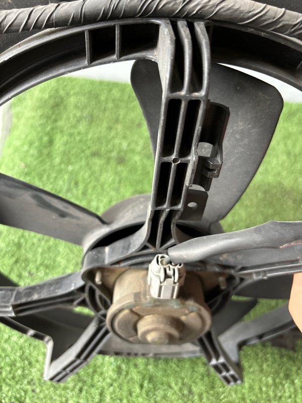 Диффузор радиатора CEFIRO A33