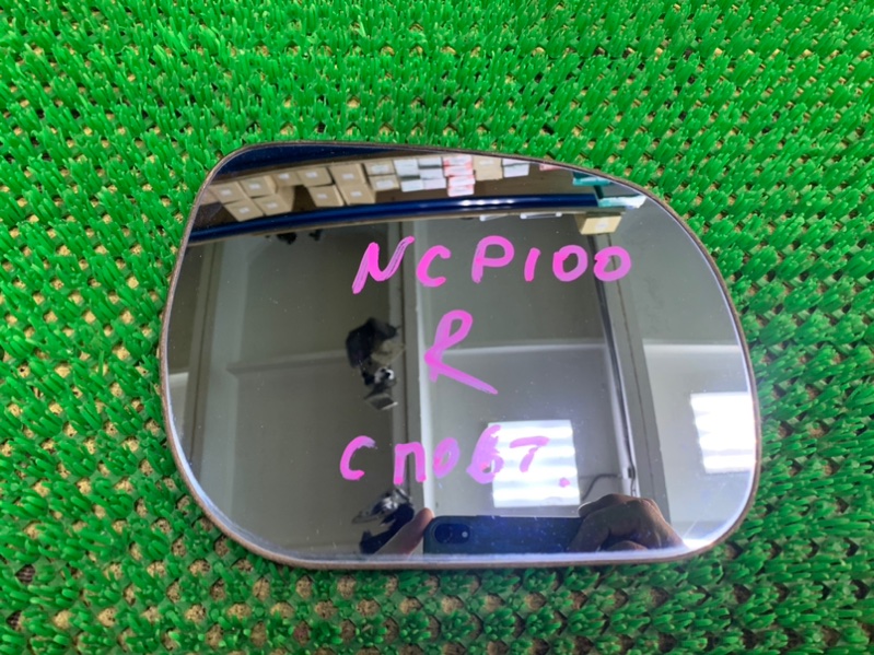 Зеркало-полотно Toyota Ractis NCP100 переднее правое (б/у)
