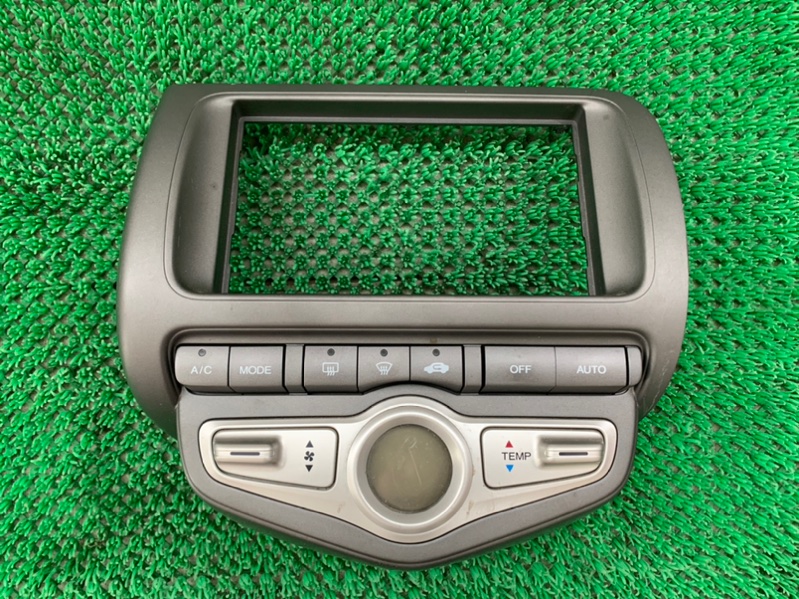 Рамка магнитофона Honda Fit GD1 (б/у)