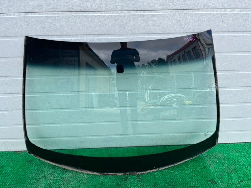 Стекло лобовое Nissan Skyline CKV36 переднее (б/у)
