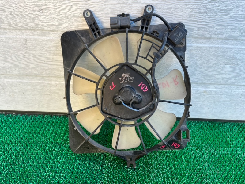 Вентилятор радиатора кондиционера Honda Fit GD1 правый (б/у)