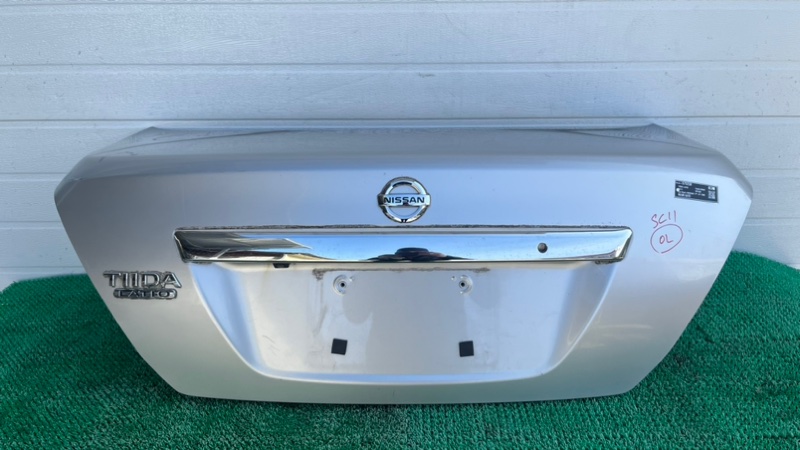 Крышка багажника Nissan Tiida Latio SC11 задняя (б/у)