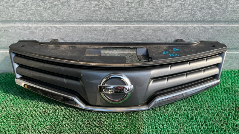 Решетка радиатора Nissan Note E11 (б/у)