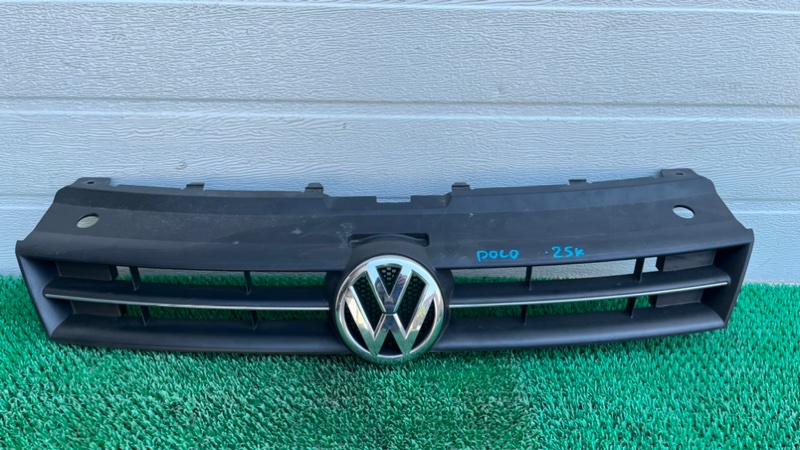 Решетка радиатора Volkswagen Polo 6C1 (б/у)