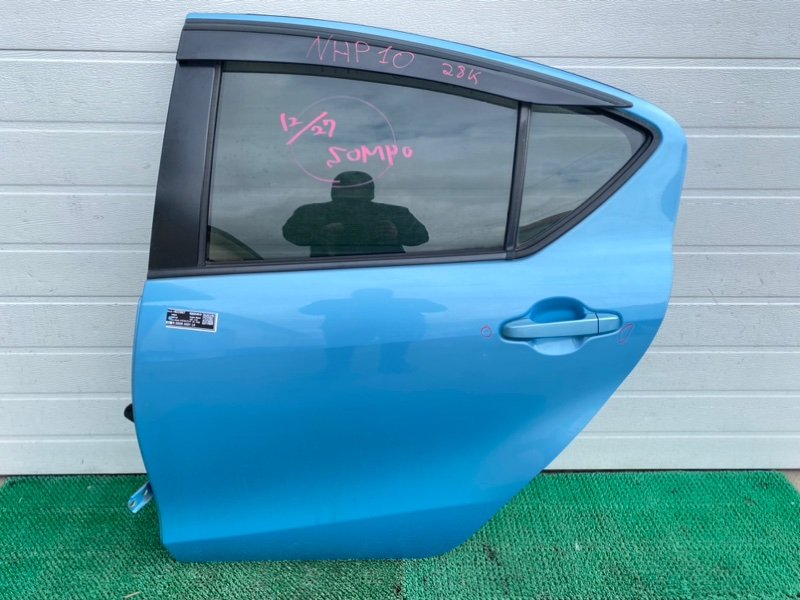 Дверь Toyota Aqua NHP10 задняя левая (б/у)