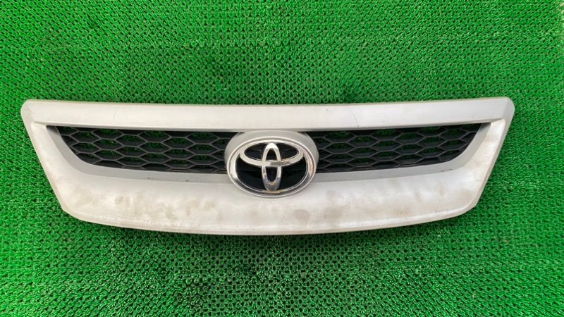 Решетка радиатора Toyota Ipsum ACM21 (б/у)