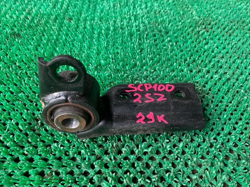 Подушка двигателя Toyota Ractis SCP100 2SZFE задняя (б/у)