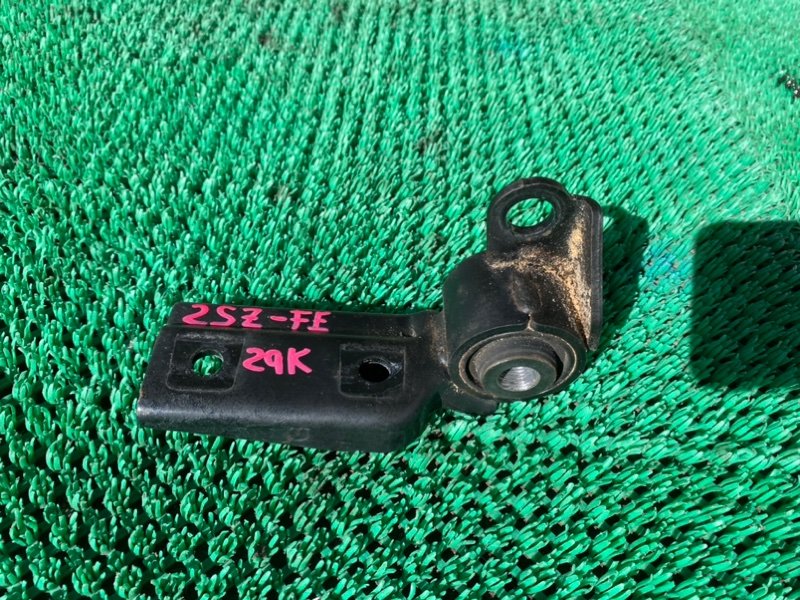 Подушка двигателя Toyota Vitz SCP90 2SZFE задняя (б/у)