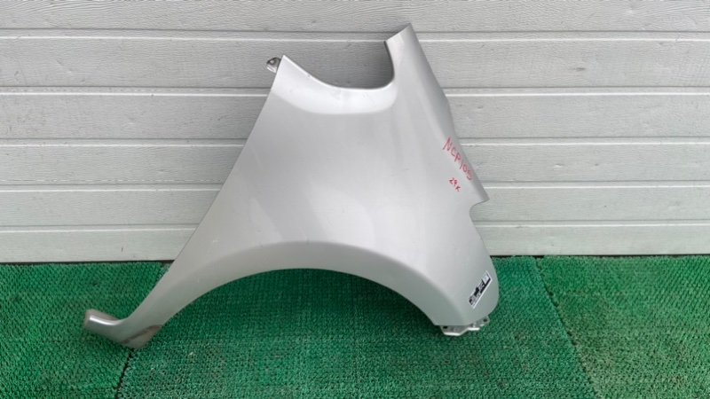 Крыло Toyota Ractis NCP105 переднее правое (б/у)