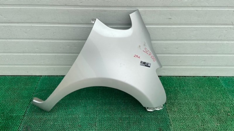 Крыло Toyota Ractis SCP100 переднее правое (б/у)