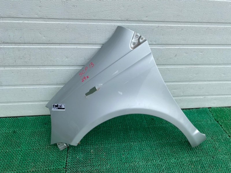 Крыло Toyota Vitz SCP13 переднее левое (б/у)