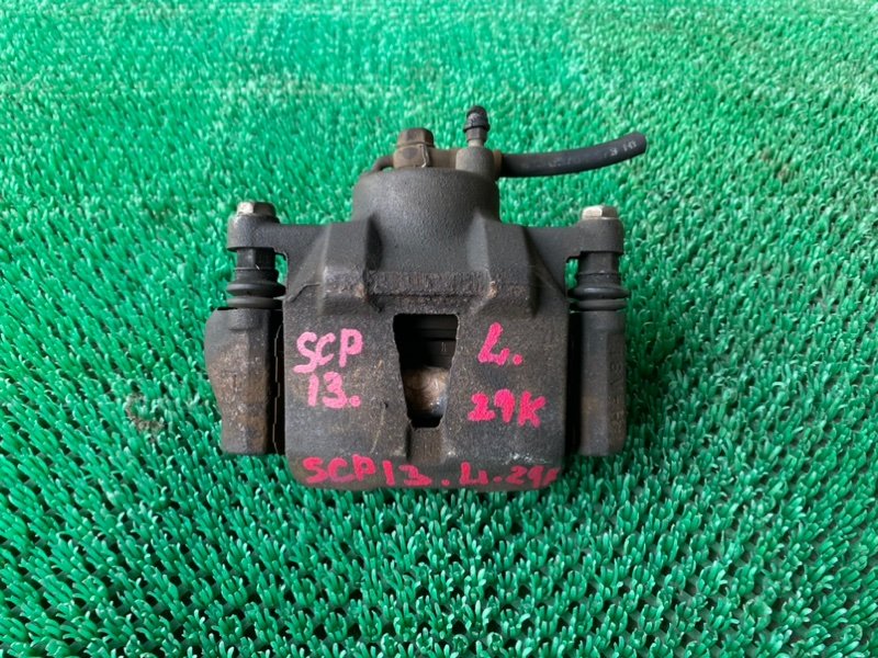 Суппорт Toyota Vitz SCP13 передний левый (б/у)