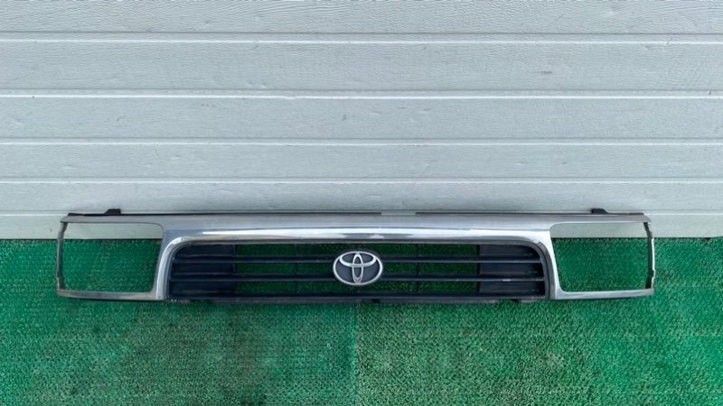 Решетка радиатора TOYOTA HILUX SURF KZN130 (б/у)