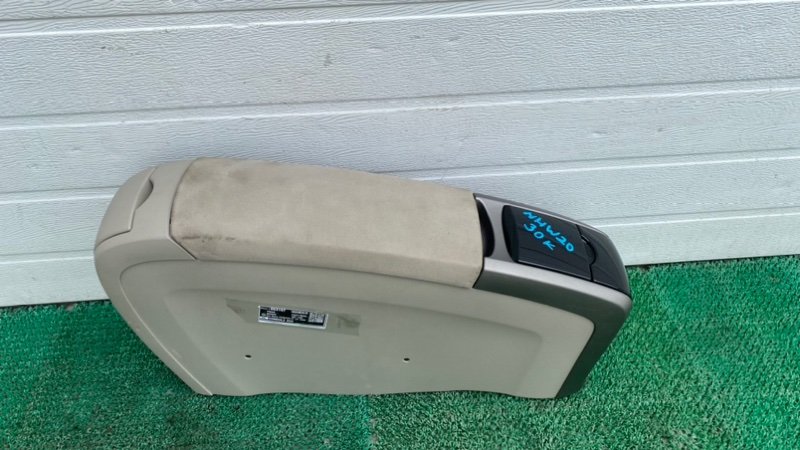 Подлокотник TOYOTA PRIUS NHW20 (б/у)