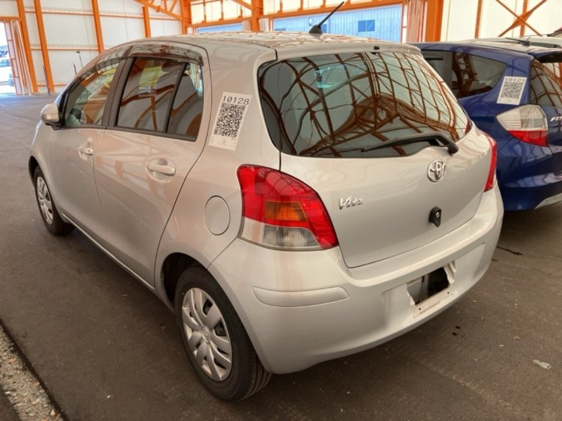 Бампер TOYOTA VITZ KSP90 задний (б/у)