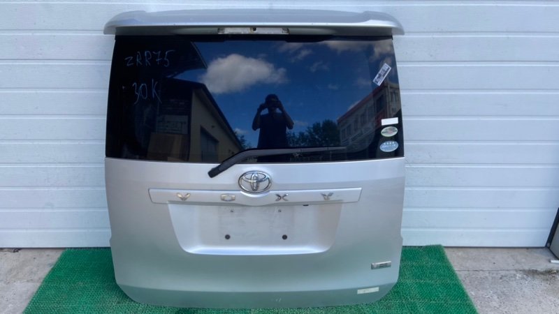 Дверь 5-я TOYOTA VOXY ZRR75 (б/у)