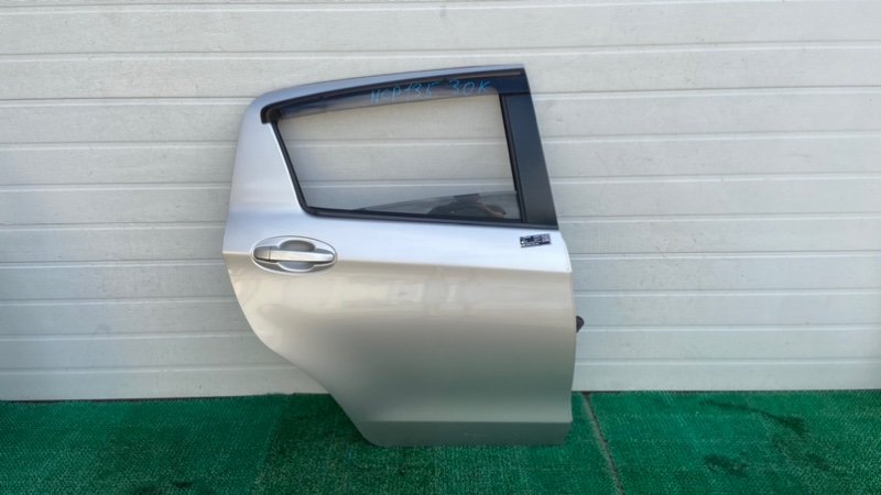Дверь TOYOTA VITZ NSP135 задняя правая (б/у)