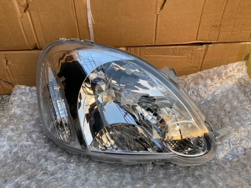 Фара TOYOTA VITZ NCP10 передняя правая
