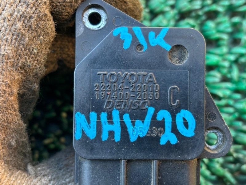 Датчик расхода воздуха TOYOTA PRIUS NHW20 1NZFXE (б/у)